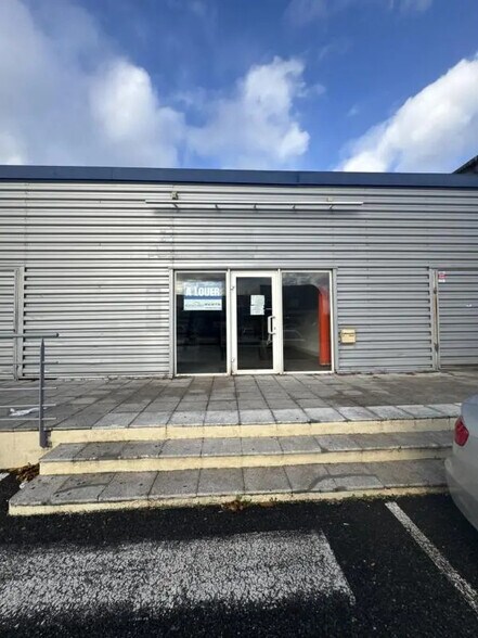 Flex in Montauban for lease - Building Photo - Image 1 of 12