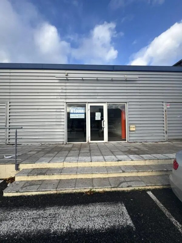 Flex in Montauban for lease Building Photo- Image 1 of 13