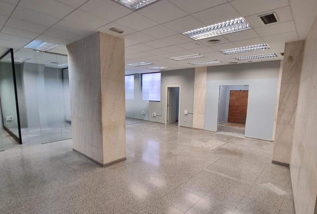 Retail in Carcaixent for sale Building Photo- Image 1 of 28