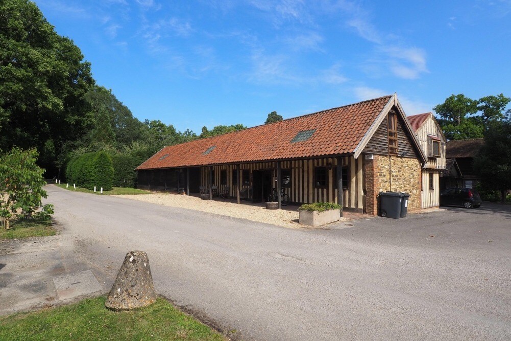 Byfleets Ln, Horsham for sale Primary Photo- Image 1 of 1