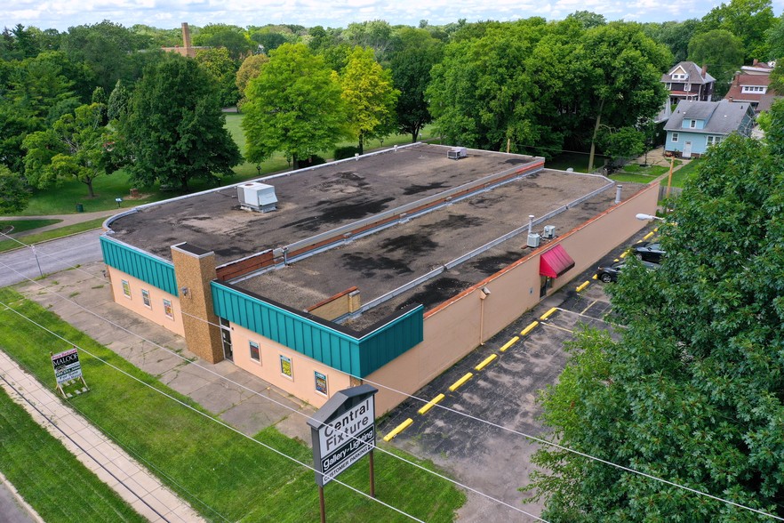 215 W McClure Ave, Peoria, IL for sale - Building Photo - Image 1 of 1