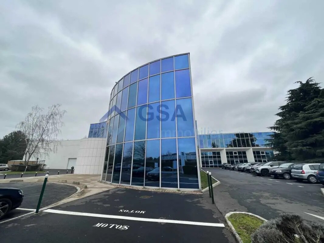 Office in Évry-Courcouronnes for lease Building Photo- Image 1 of 2