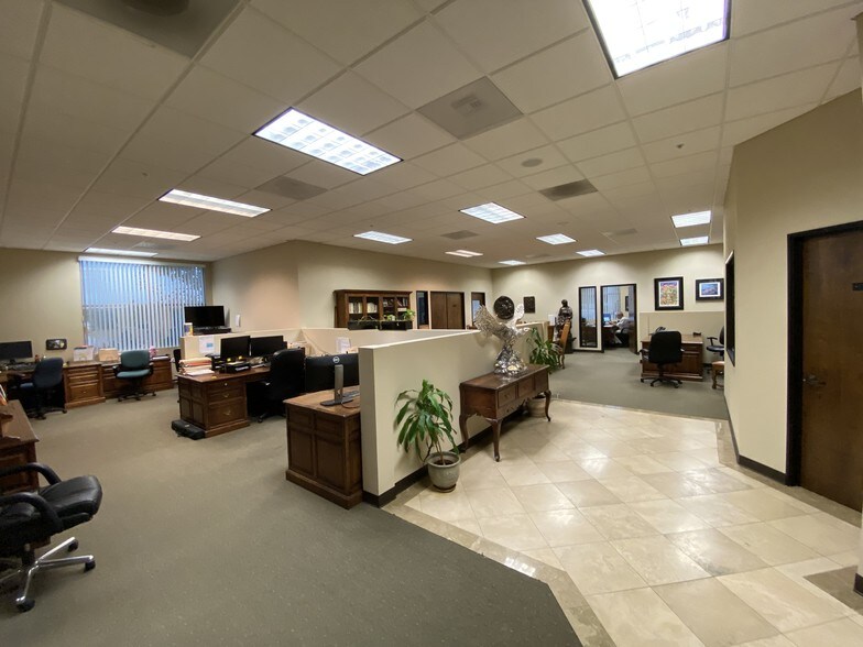 21050 Centre Pointe Pky Santa Clarita Ca 91350 Office Space