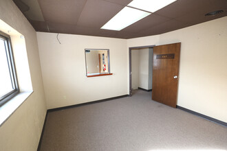 301 N 2nd St, Mcalester, OK for lease Interior Photo- Image 2 of 14