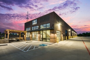 Urban Garages Northlake Building C - Warehouse