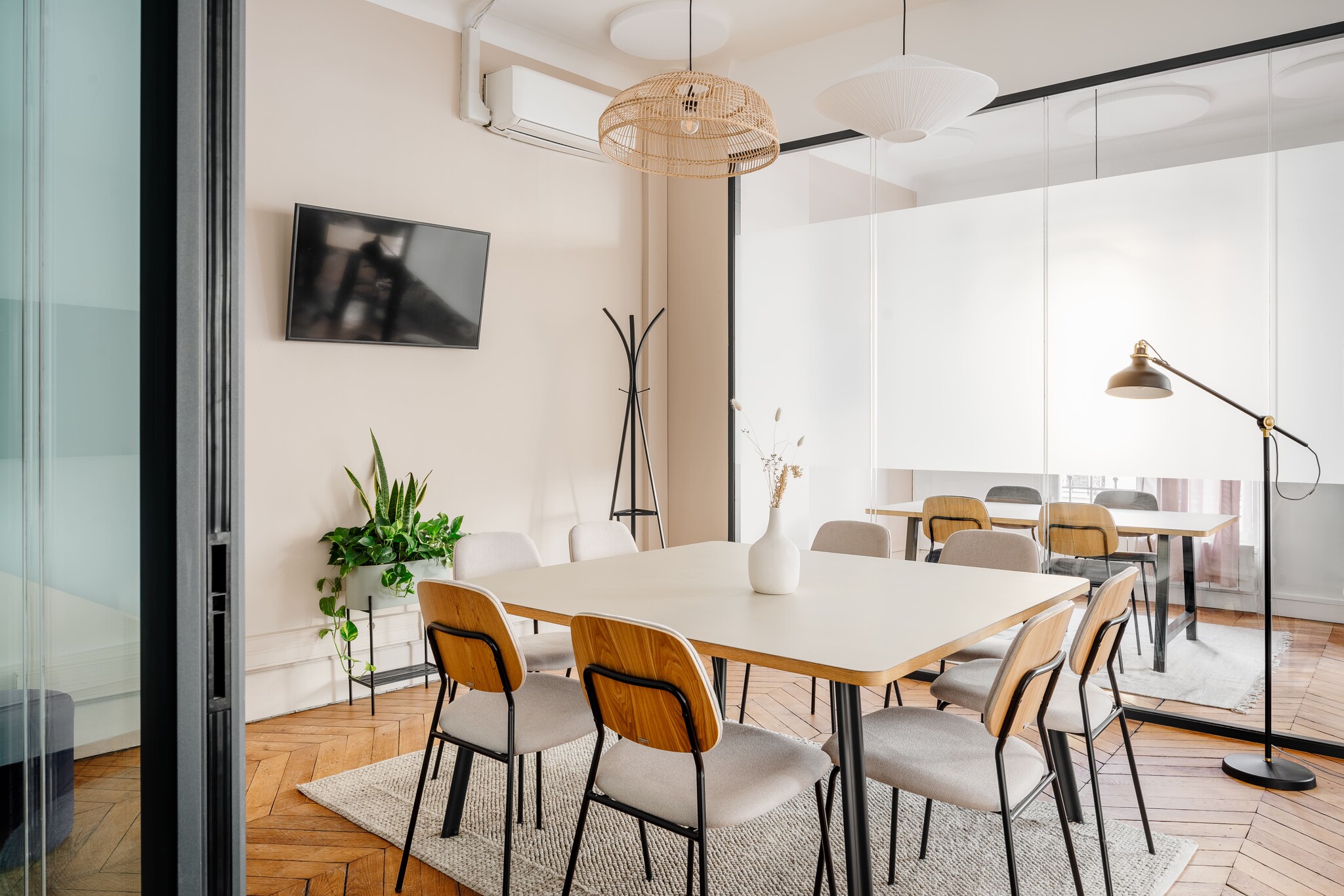 Coworking Space in Paris for lease Interior Photo- Image 1 of 8
