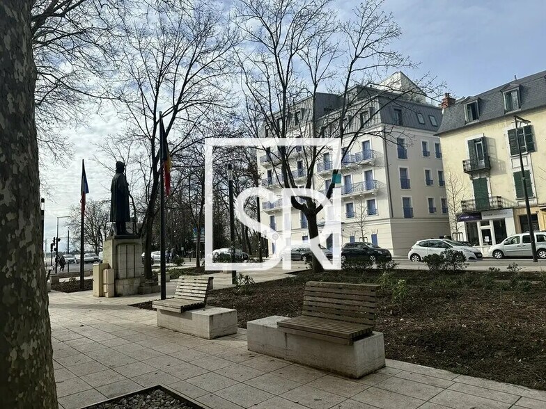 Retail in Vichy for lease - Building Photo - Image 1 of 10