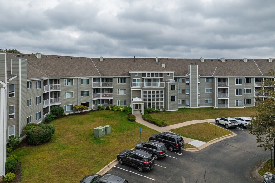 7301 Bristol Village Dr, Bloomington, MN for sale - Primary Photo - Image 1 of 1