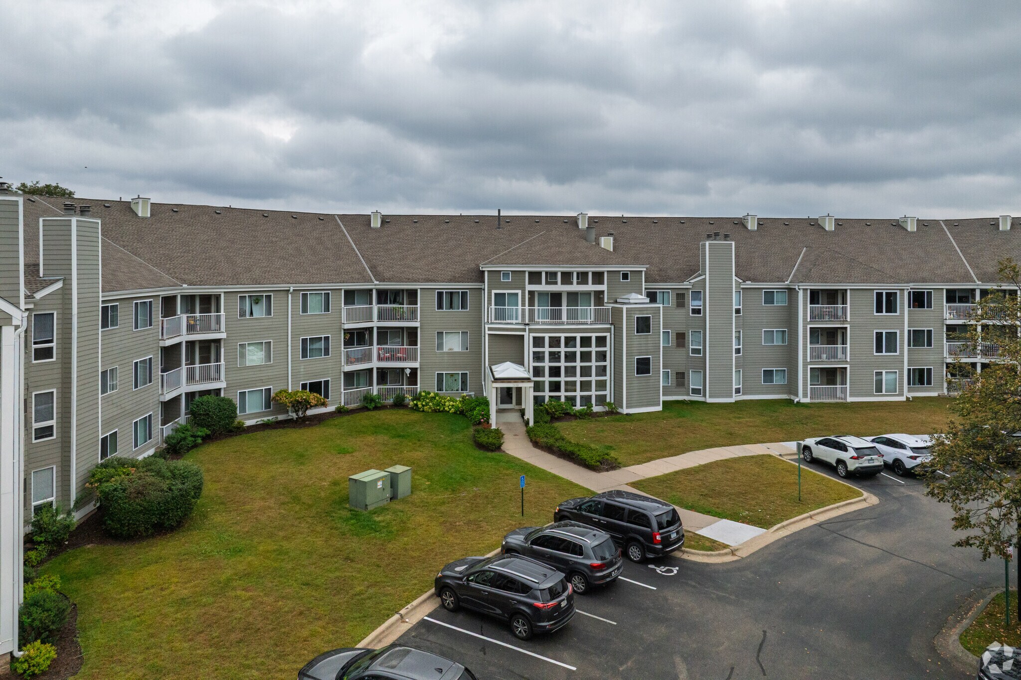 7301 Bristol Village Dr, Bloomington, MN for sale Primary Photo- Image 1 of 1