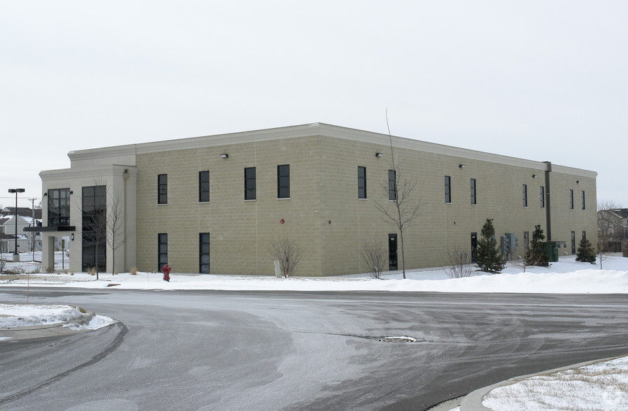 1205-1225 W Oak St, North Aurora, IL for sale - Building Photo - Image 3 of 5