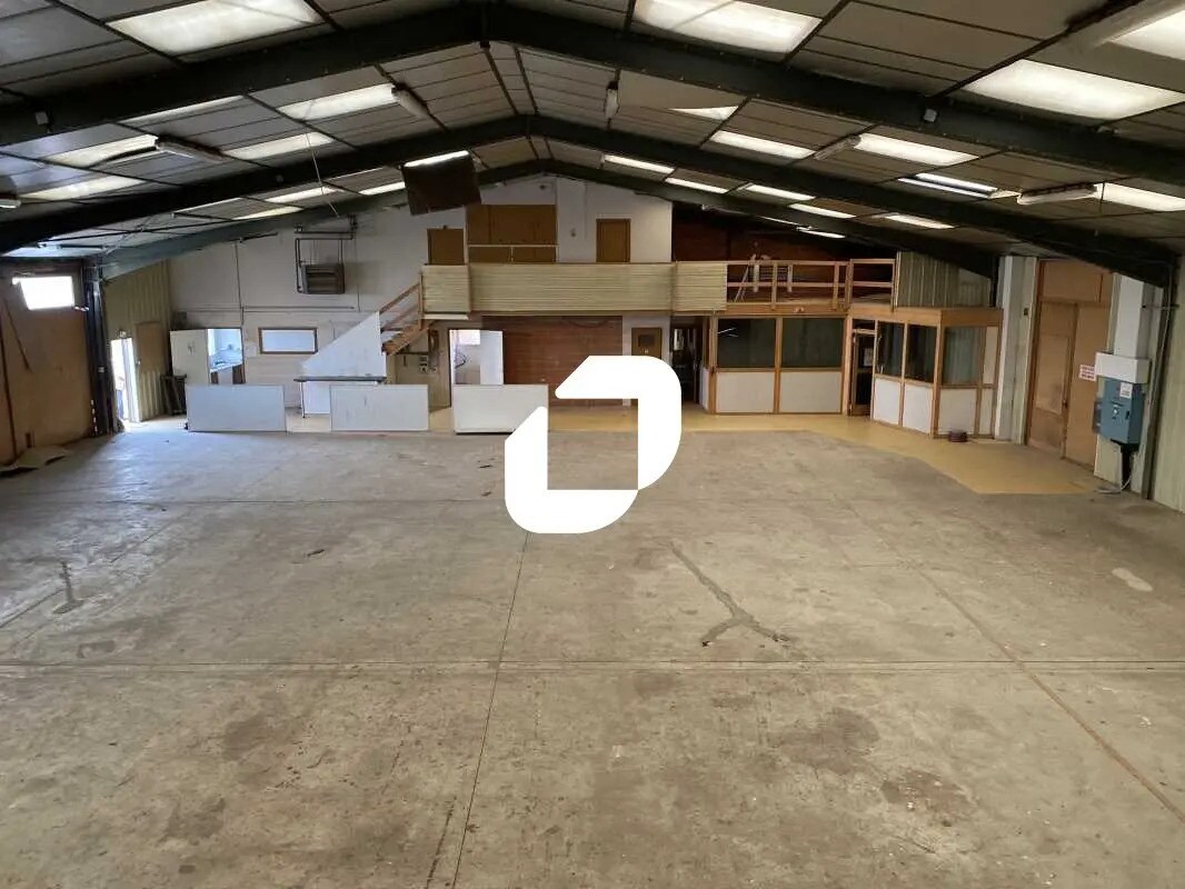 Flex in Pessac for lease Interior Photo- Image 1 of 8