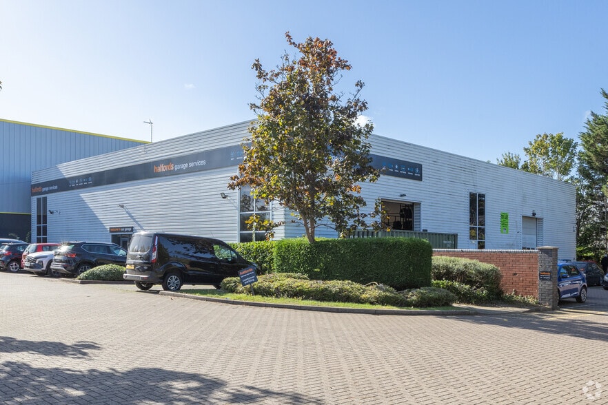 Snowdon Dr, Milton Keynes for lease - Primary Photo - Image 1 of 4