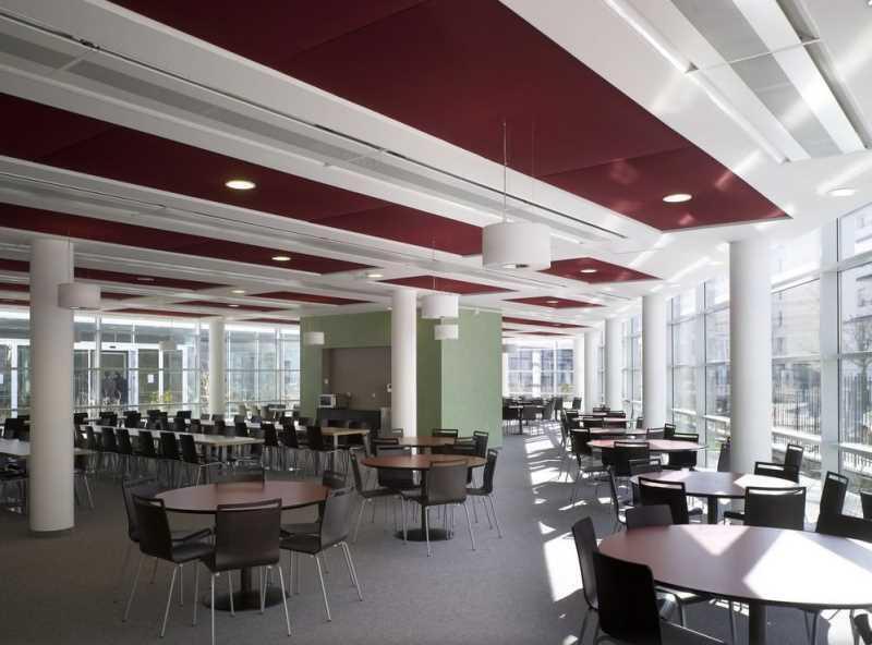 Office in Montigny-le-Bretonneux for lease Building Photo- Image 1 of 3