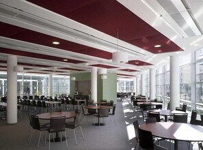 Office in Montigny-le-Bretonneux for lease Building Photo- Image 1 of 3