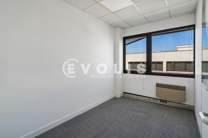 Office in Châtillon for lease - Interior Photo - Image 3 of 8