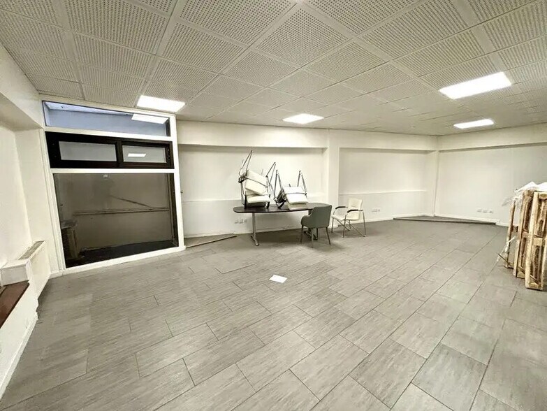 Office in Paris for lease - Building Photo - Image 3 of 6