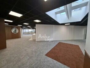 Office in Torcy for lease Interior Photo- Image 2 of 11