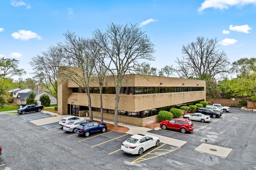 805 Oakwood Dr, Rochester, MI for lease - Building Photo - Image 3 of 29