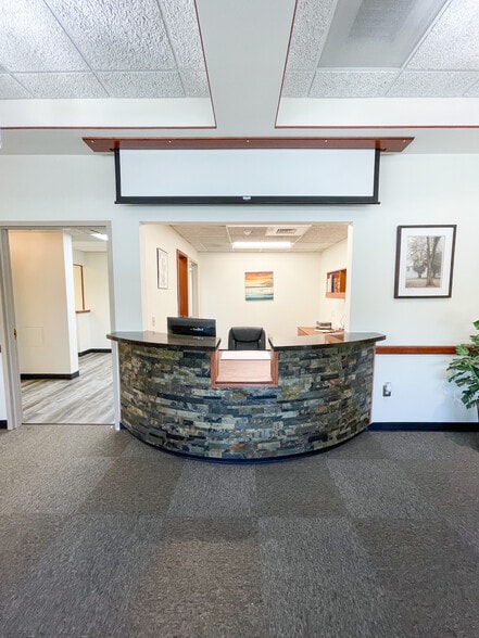 4820 S Arrowhead Dr, Independence, MO for lease - Interior Photo - Image 3 of 21