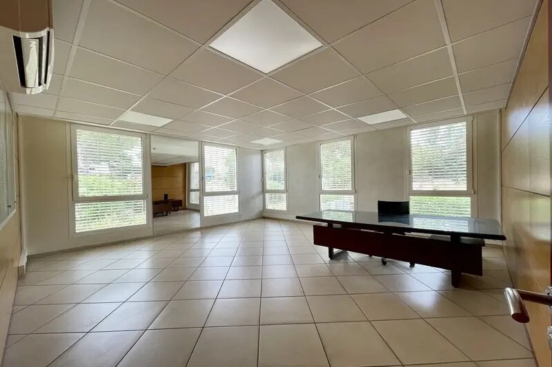 Office in Béziers for lease - Interior Photo - Image 2 of 7