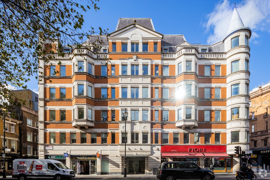 39-41 Charing Cross Rd, London for lease - Building Photo - Image 3 of 3