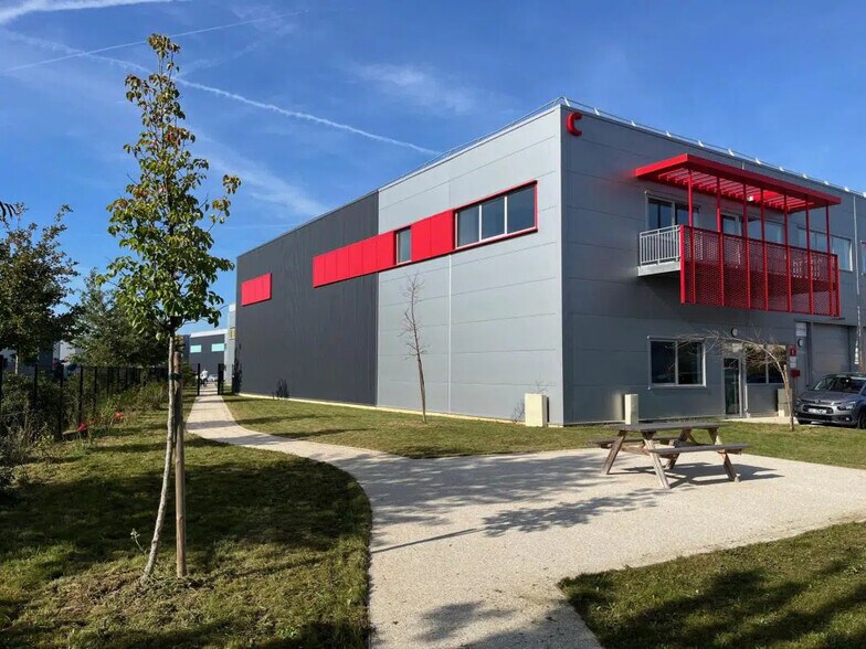 2 Avenue Louis Bleriot, Frépillon for lease - Building Photo - Image 2 of 2