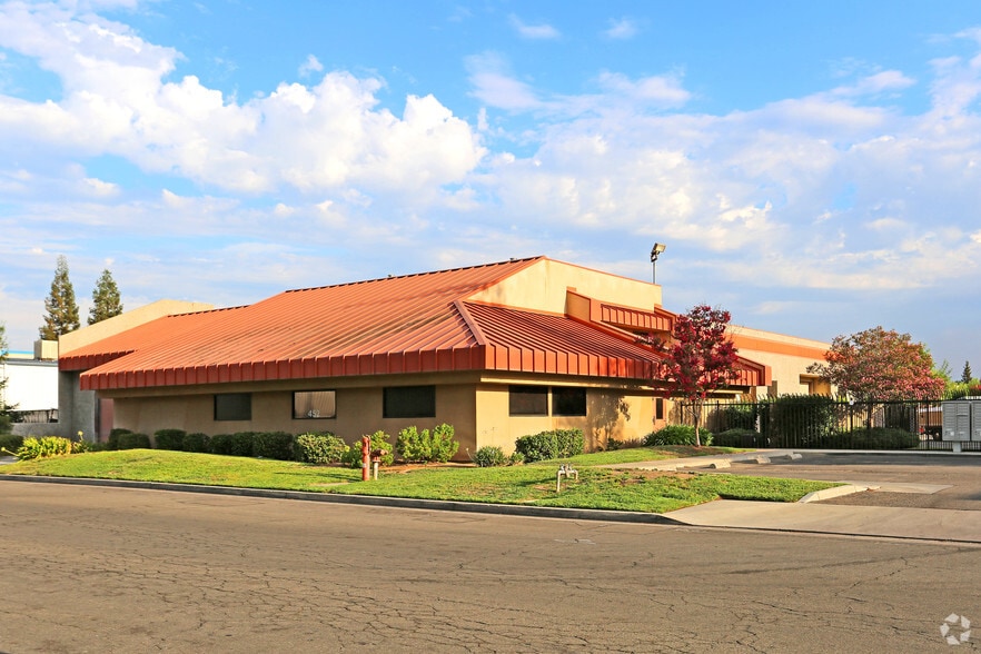 452 W Bedford Ave, Fresno, CA for lease - Building Photo - Image 3 of 6