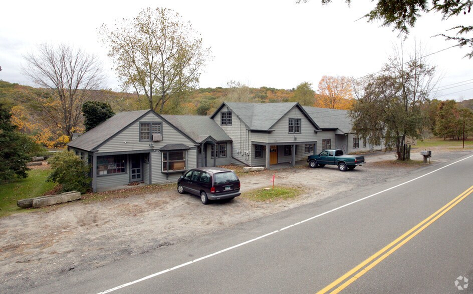661 Washington Rd, Woodbury, CT 06798