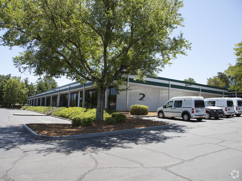 25 Woods Lake Rd, Greenville, SC for lease - Primary Photo - Image 1 of 25