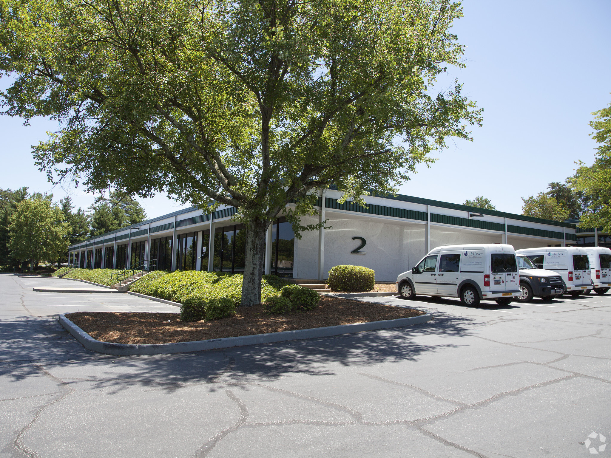 25 Woods Lake Rd, Greenville, SC for lease Primary Photo- Image 1 of 26