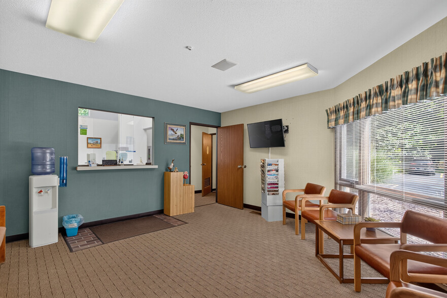 2575 Spring Arbor Rd, Jackson, MI for sale - Building Photo - Image 3 of 24