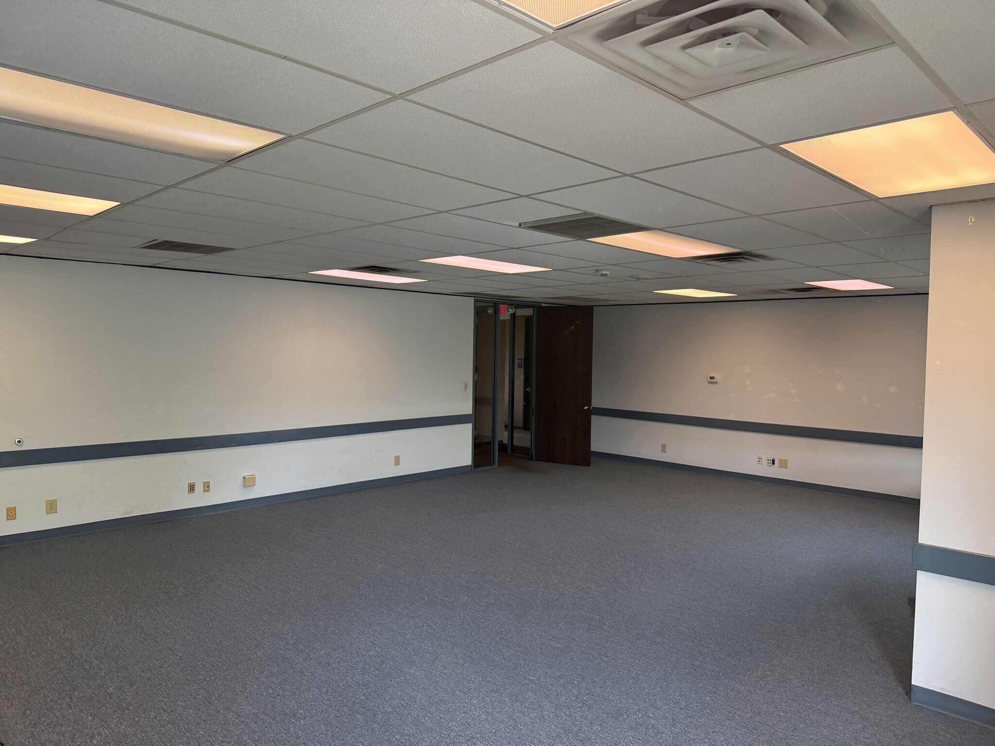 1 Smoke Tree Plz, North Aurora, IL for lease Interior Photo- Image 1 of 13