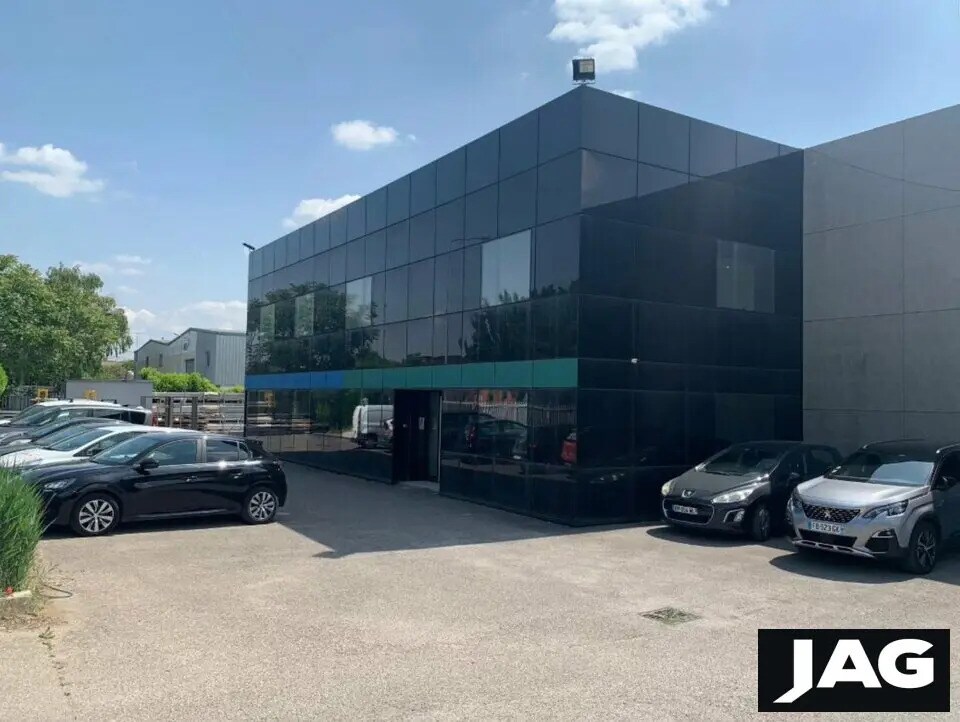 Office in Vaulx-en-Velin for lease Building Photo- Image 1 of 7