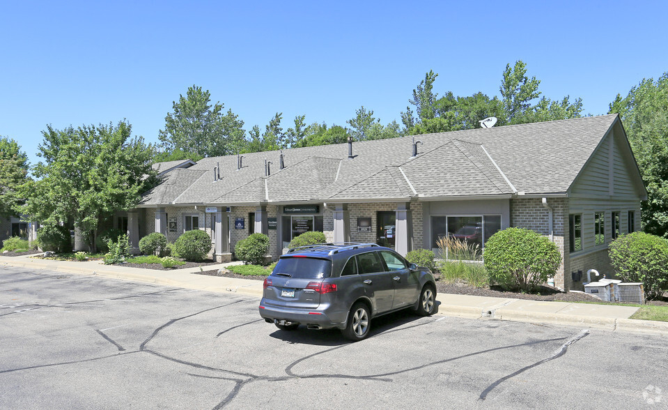 8925-8929 Aztec Dr, Eden Prairie, MN for lease - Primary Photo - Image 1 of 16