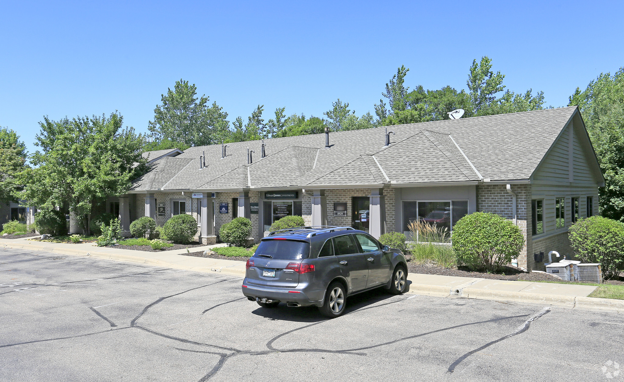 8925-8929 Aztec Dr, Eden Prairie, MN for lease Primary Photo- Image 1 of 17