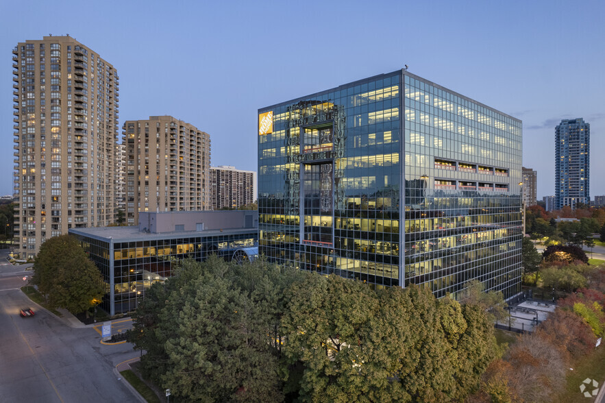 1 Concorde Gate, Toronto, ON for lease - Primary Photo - Image 1 of 6