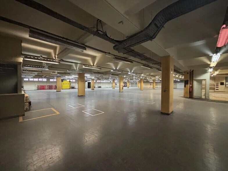 Flex in Lille for lease - Building Photo - Image 3 of 6