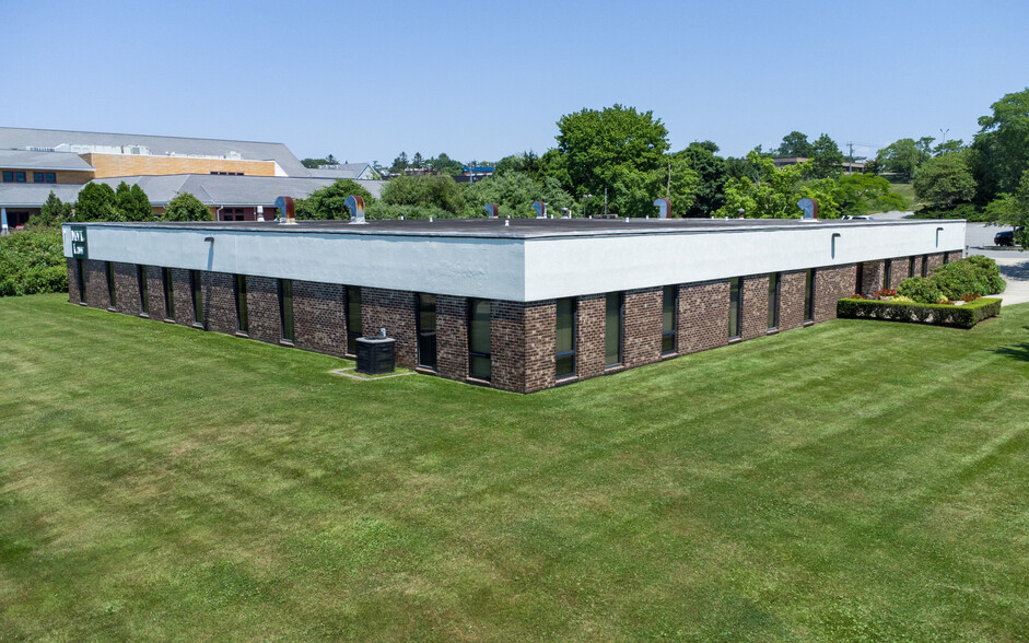 97 John Clarke Rd, Middletown, RI for lease - Building Photo - Image 1 of 34