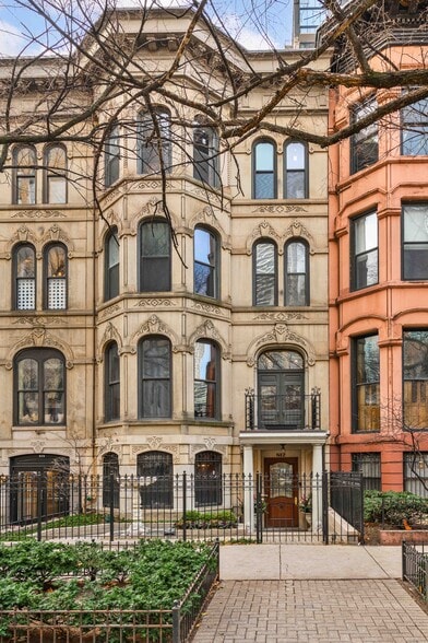 812 N Dearborn St, Chicago, IL for sale - Building Photo - Image 1 of 27