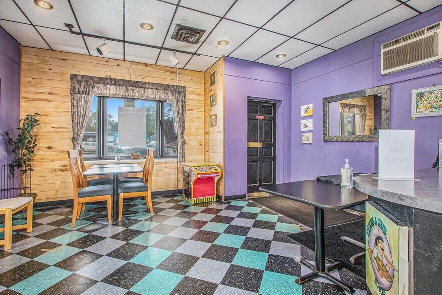 733 W Summit Ave, Norton Shores, MI for sale - Building Photo - Image 1 of 1