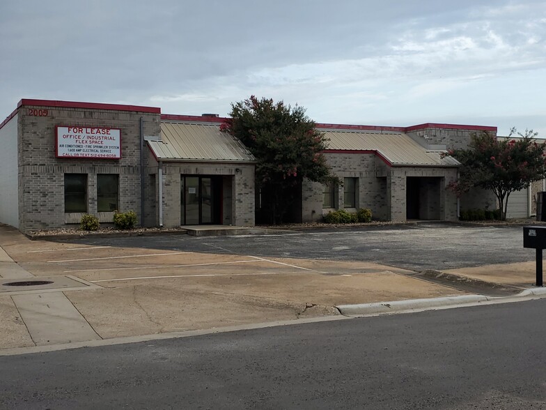 2005 Lamar Dr, Round Rock, TX for lease - Building Photo - Image 1 of 10