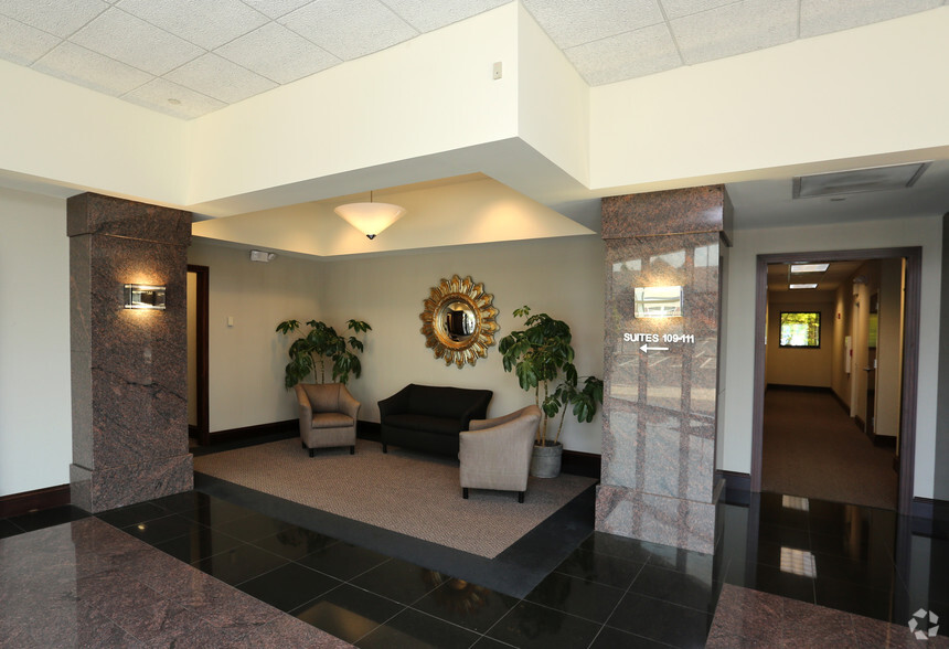 4035 Premier Dr, High Point, NC for lease - Lobby - Image 3 of 15