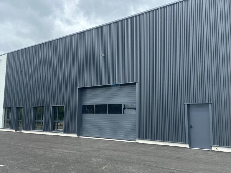 Industrial in Saran for lease - Building Photo - Image 2 of 4