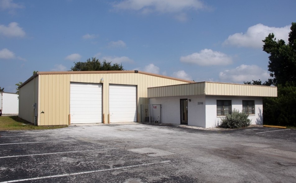 2311-2331 Whitfield Ind Way, Sarasota, FL for lease - Building Photo - Image 2 of 21