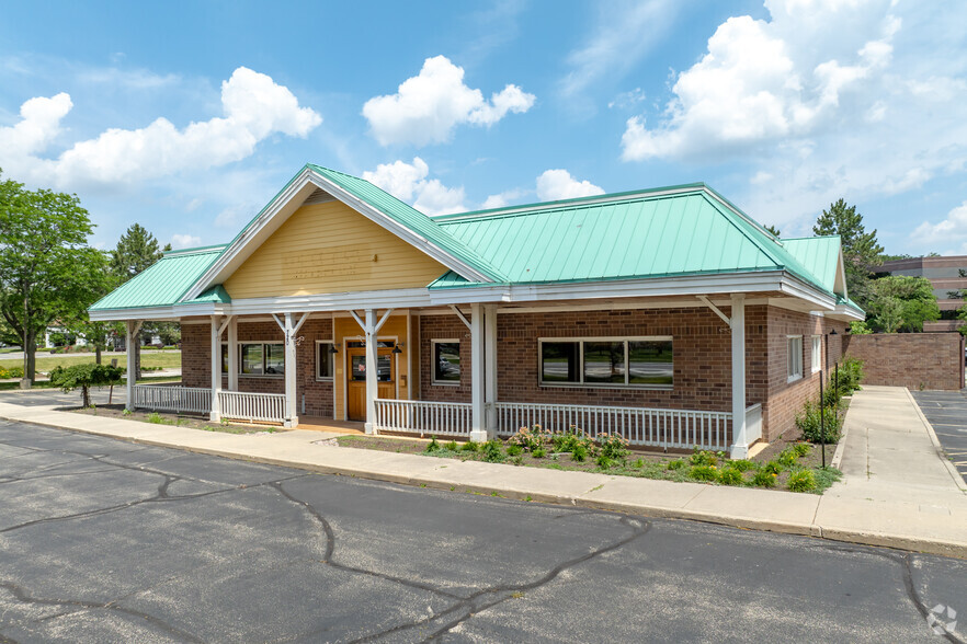 720 W Lake Cook Rd, Buffalo Grove, IL for sale - Building Photo - Image 1 of 1