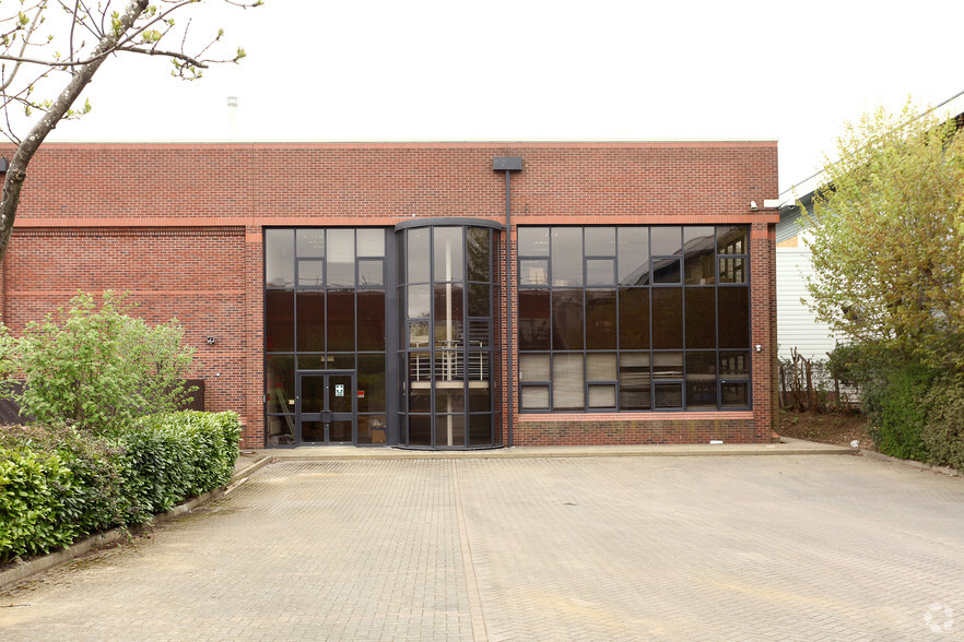 Lombard Way, Banbury for lease - Primary Photo - Image 1 of 32