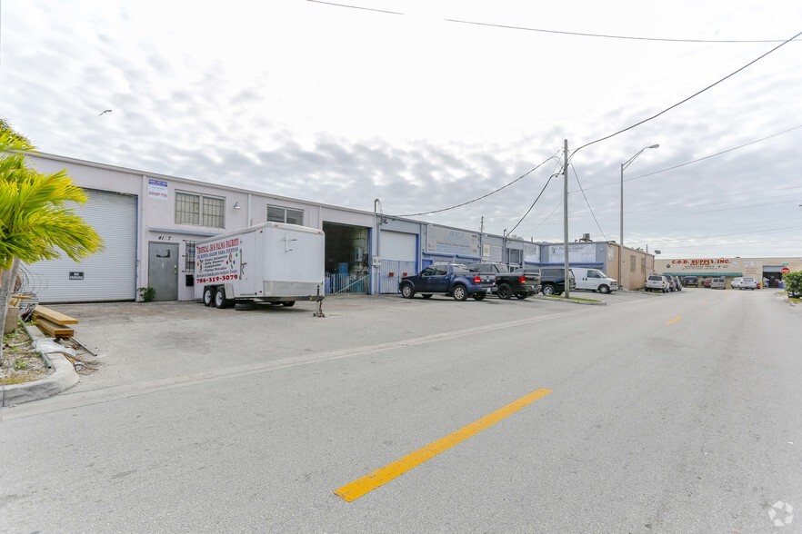 4125 E 10th Ct, Hialeah, FL for sale - Building Photo - Image 3 of 11
