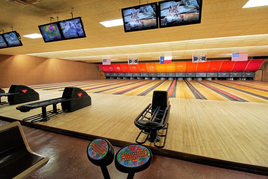 233 College St, Schulenburg, TX for sale - Building Photo - Image 3 of 30