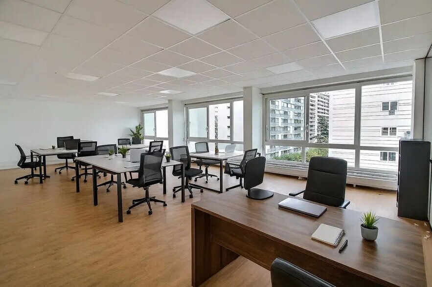 6 Rue Du Docteur Finlay, Paris for lease - Interior Photo - Image 1 of 4