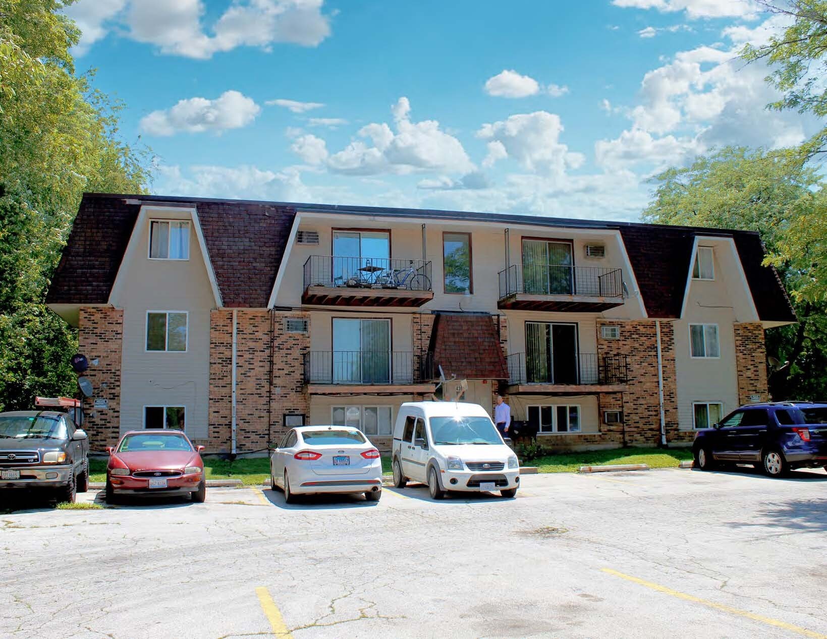 4300 Lindenwood Dr, Matteson, IL 60443